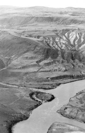 An aerial view of the Junction where the Chilcotin and Fraser rivers come - photo 2