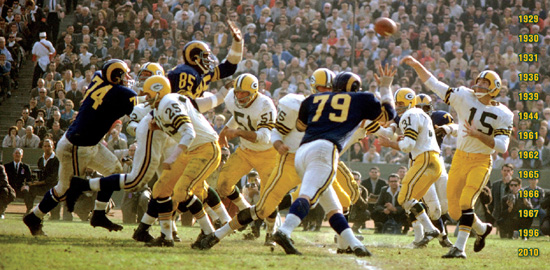 Bart Starr 15 throws a pass versus Los Angeles 1962 2 21 HALL OF FAMERS - photo 6