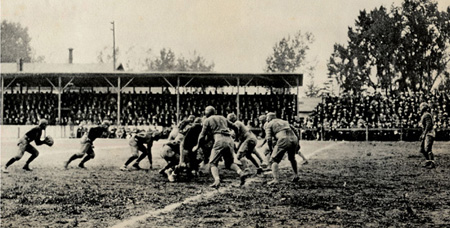 A game in 1923 5 CURLY LAMBEAU As a freshman at Notre Dame Lambeau played - photo 8