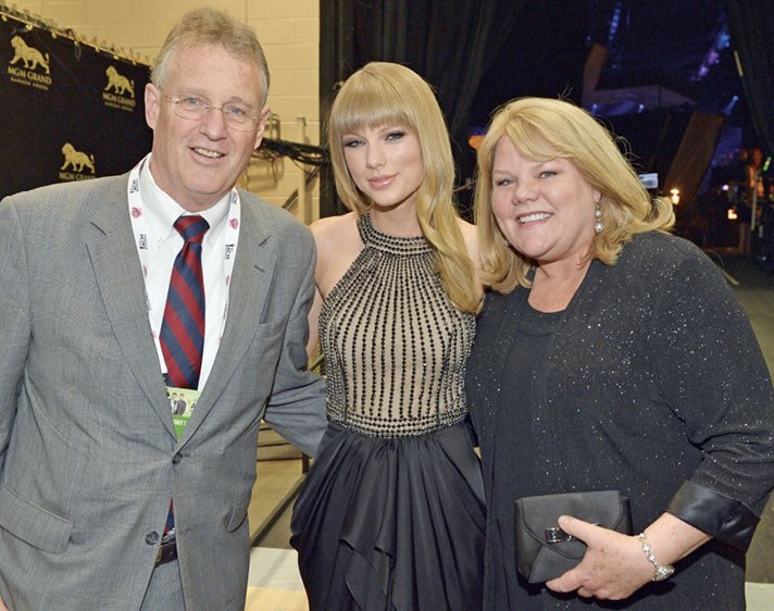 Swift cente r poses with her parents Scott and Andrea at the 48th Annual - photo 11