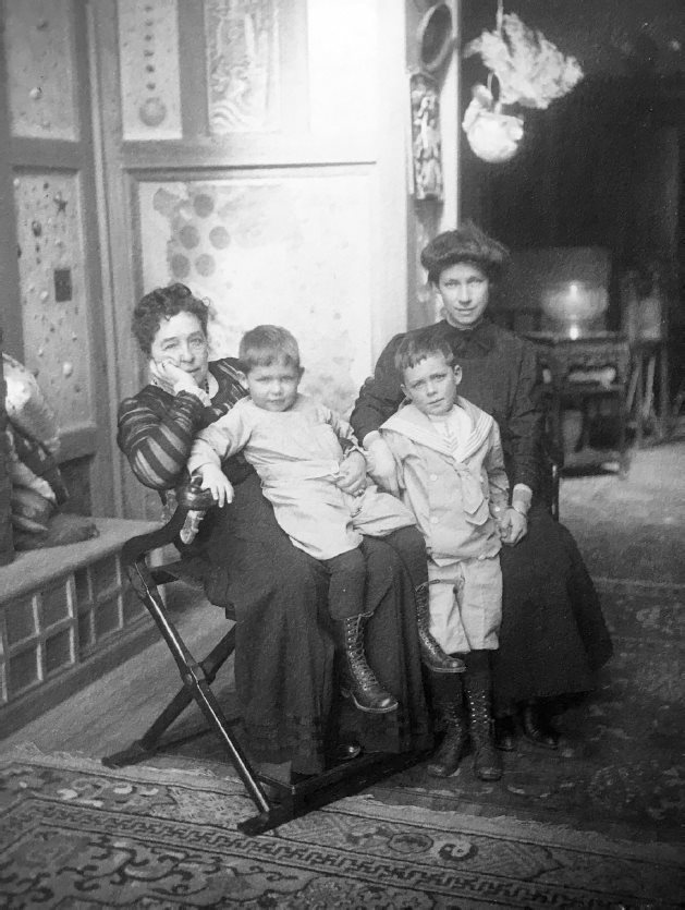 Emily Noyes Vanderpoel with Gramercy Park neighbors Courtesy Litchfield - photo 3