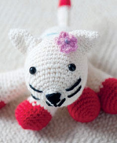 Cute and Easy Crochet with Flowers 35 beautiful projects using floral motifs - image 4