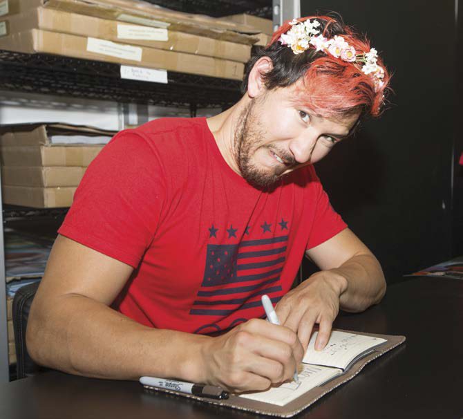 Mark Markiplier Fischbach signs autographs at Comic-Con in San Diego - photo 2