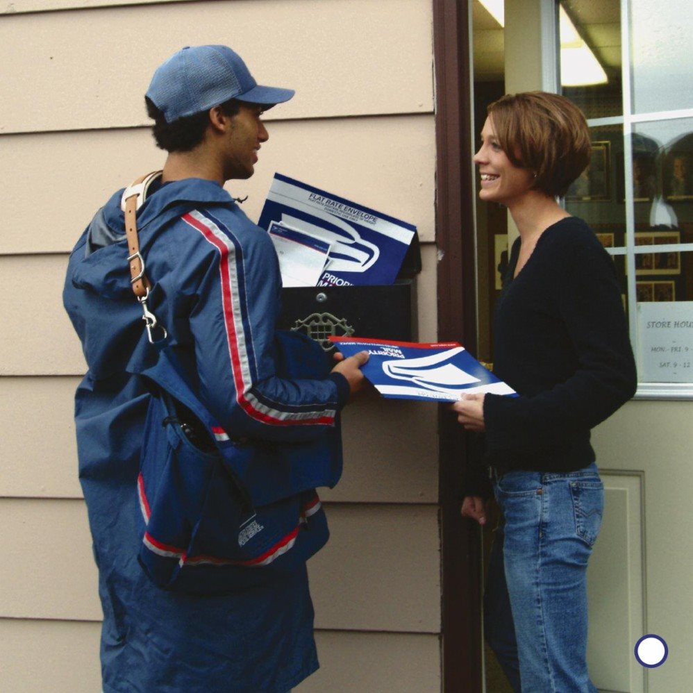 Special Clothes Mail carriers wear special uniforms In the summer - photo 17