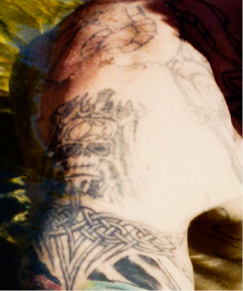 This old photo is the only evidence left of a skull tattooed on my shoulder - photo 3