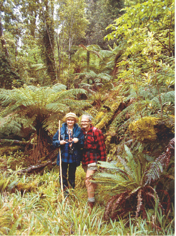 Westland Bush Tour Four with Two Happy Trampers Roger P Bull photo New - photo 10