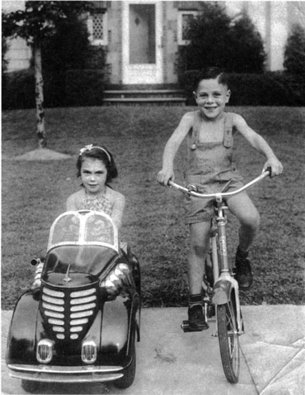 With my brother Bob in front of our Ashurst house 1937 Preface The books Ive - photo 2