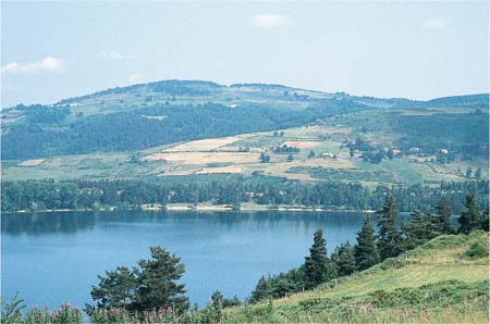 The broadening Loire below Ste Eulalie Stage 6 Between Le Puy and Roanne the - photo 7