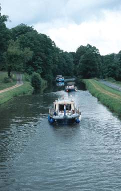 Boats on the Canal de Roanne Digoin near Briennon Stage 10 The final section - photo 8