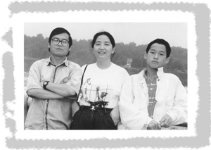 SU XIAOKANG FU LI AND SU DAN AT NIAGARA FALLS ON THE DAY OF THE ACCIDENT - photo 4