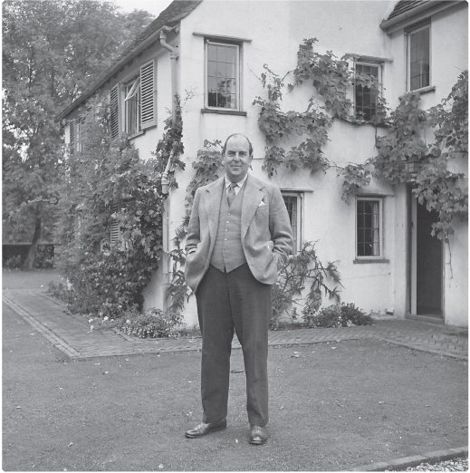 ROBERT AT FAIRMANS 1950S ROBERT AT THE BACK OF FAIRMANS CIRCA 1950 - photo 3