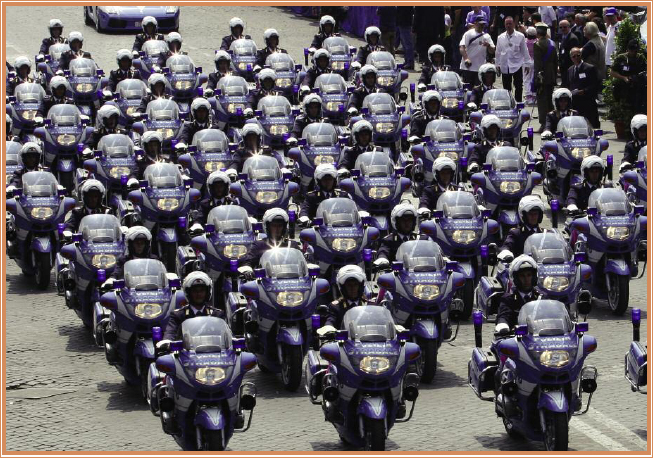 Italian Highway Police motorcycles have windshields body panels and rear - photo 12