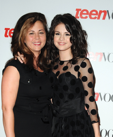 Image Credit AP ImagesLitboy Selena and her mother arrive at a Teen Vogue - photo 3