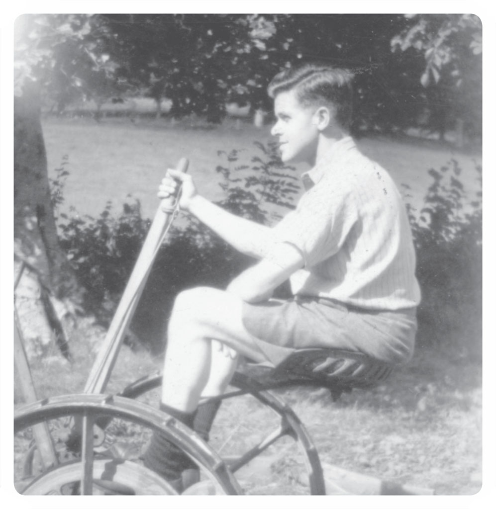 Gordon aged ten on his mothers farm My mother at her sister Doriss - photo 3