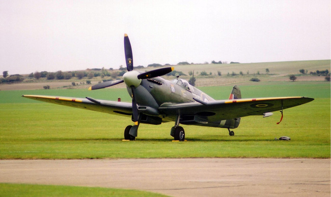 Supermarine Spitfire Iconic Planes - Part 1 Lockheed SR-71 Blackbird - cold - photo 1