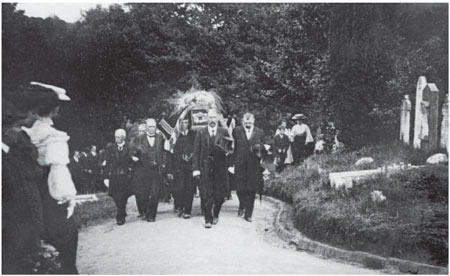 Funeral at Foulon Cemetery Guernsey Authors collection Every effort has - photo 2