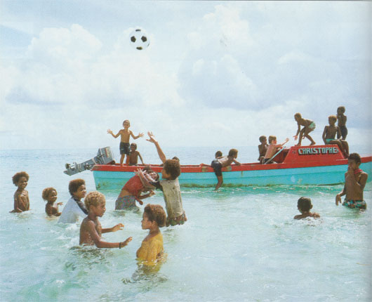 Games broke out spontaneously when the pupils of Pigeon Island School went on - photo 13