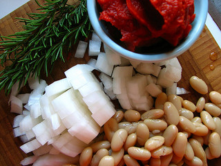 CROUTON INGREDIENTS 1 slice of loaf bread cubed 2 cloves garlic minced - photo 4