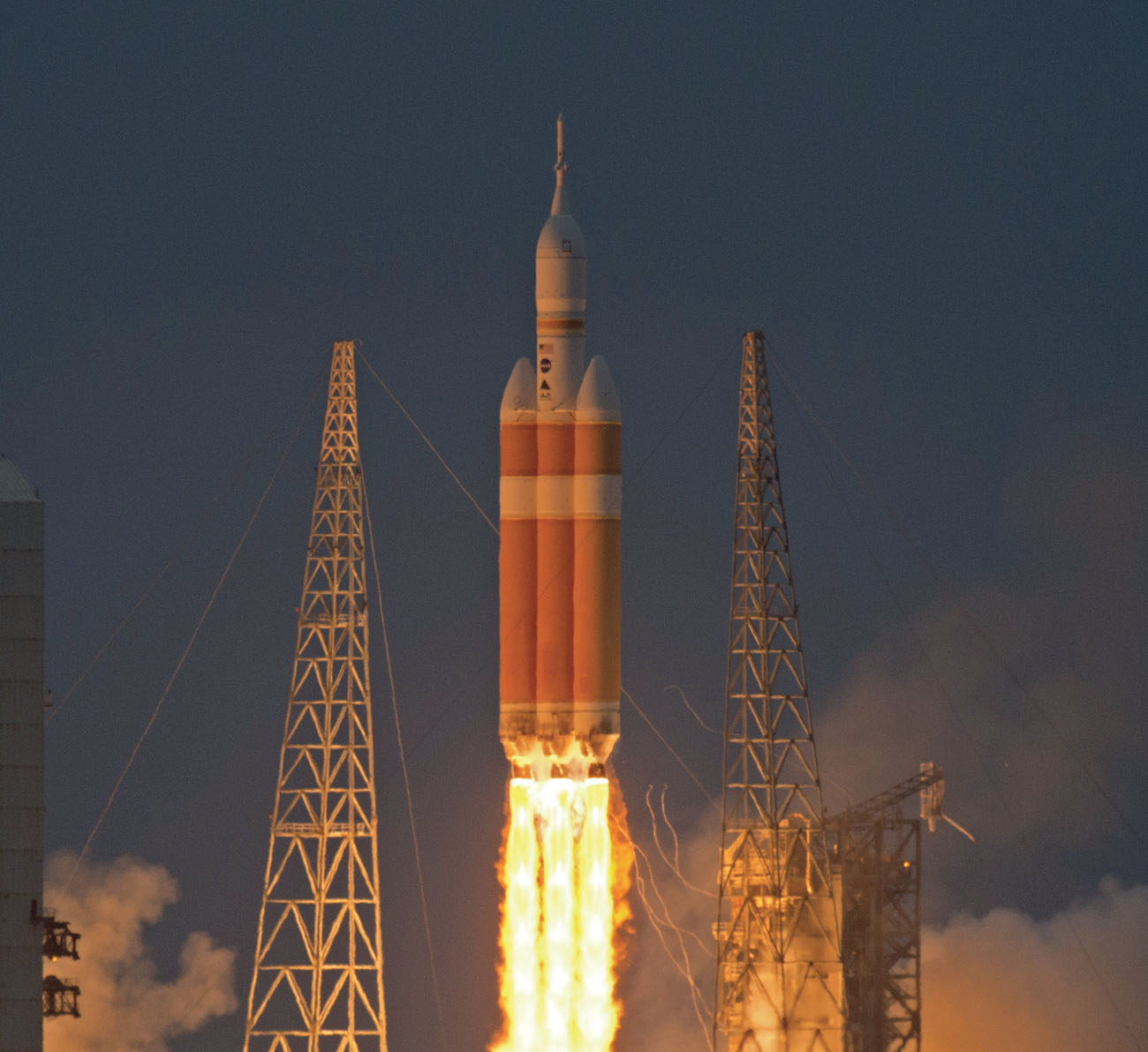 A rocket launched Orion into space on December 5 2014 In 2020 scientists plan - photo 5