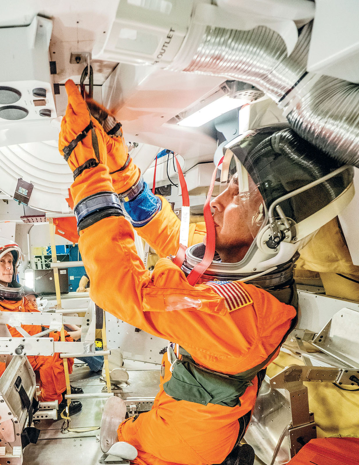 Astronauts and engineers inspect Orions docking hatch Orions crew module can - photo 8