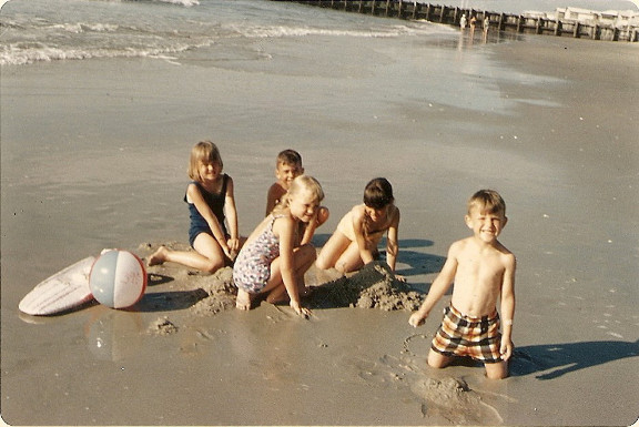 Cousins digging in the sand just like Stella Tom andMariannes daughter loves - photo 11