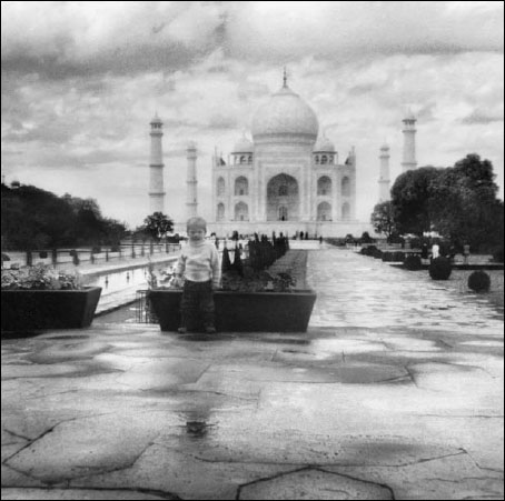 Zerky at the Taj Mahal Agra India Zerky horsing around on an erotic - photo 14