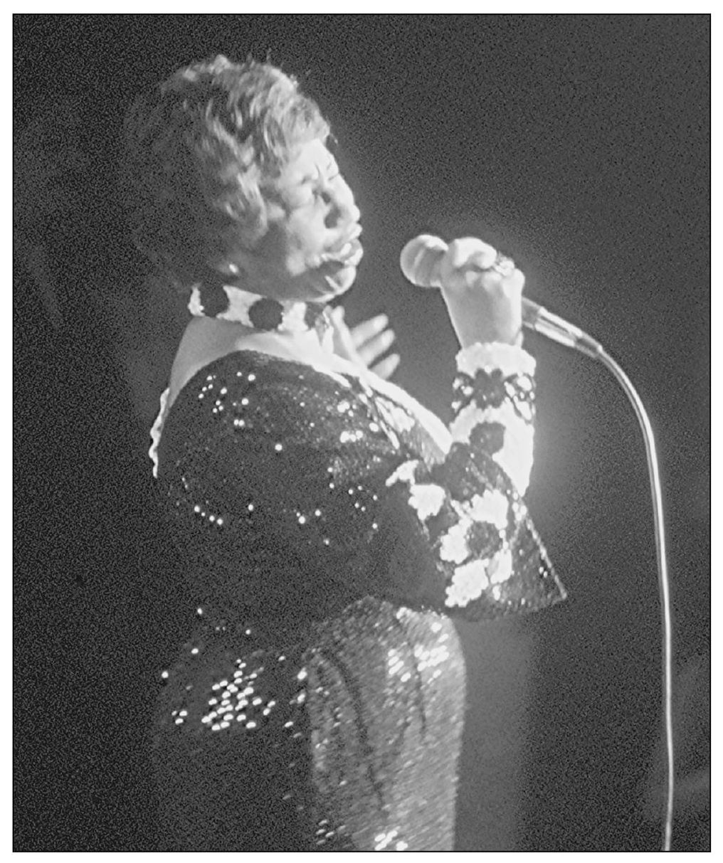 Celia Cruz visited Los Angeles frequently appearing at the Hollywood - photo 4