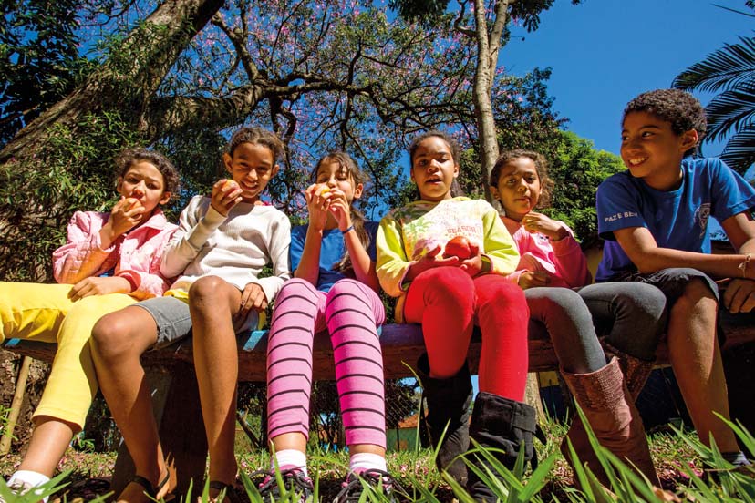 Valentina says We have fruit at break time I eat outside with my friends Many - photo 13