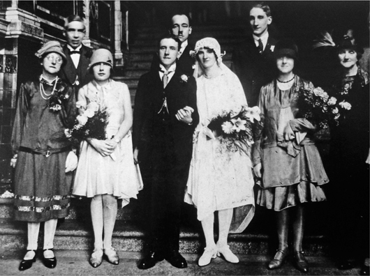 Kenneth and Laura Hockneys wedding 1929 The city in which the family huddled - photo 4