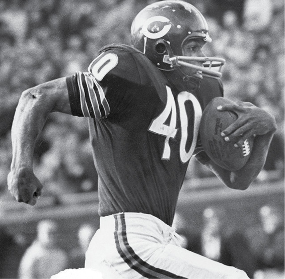 In 1977 Gale Sayers became the youngest man ever inducted into the Pro Football - photo 11