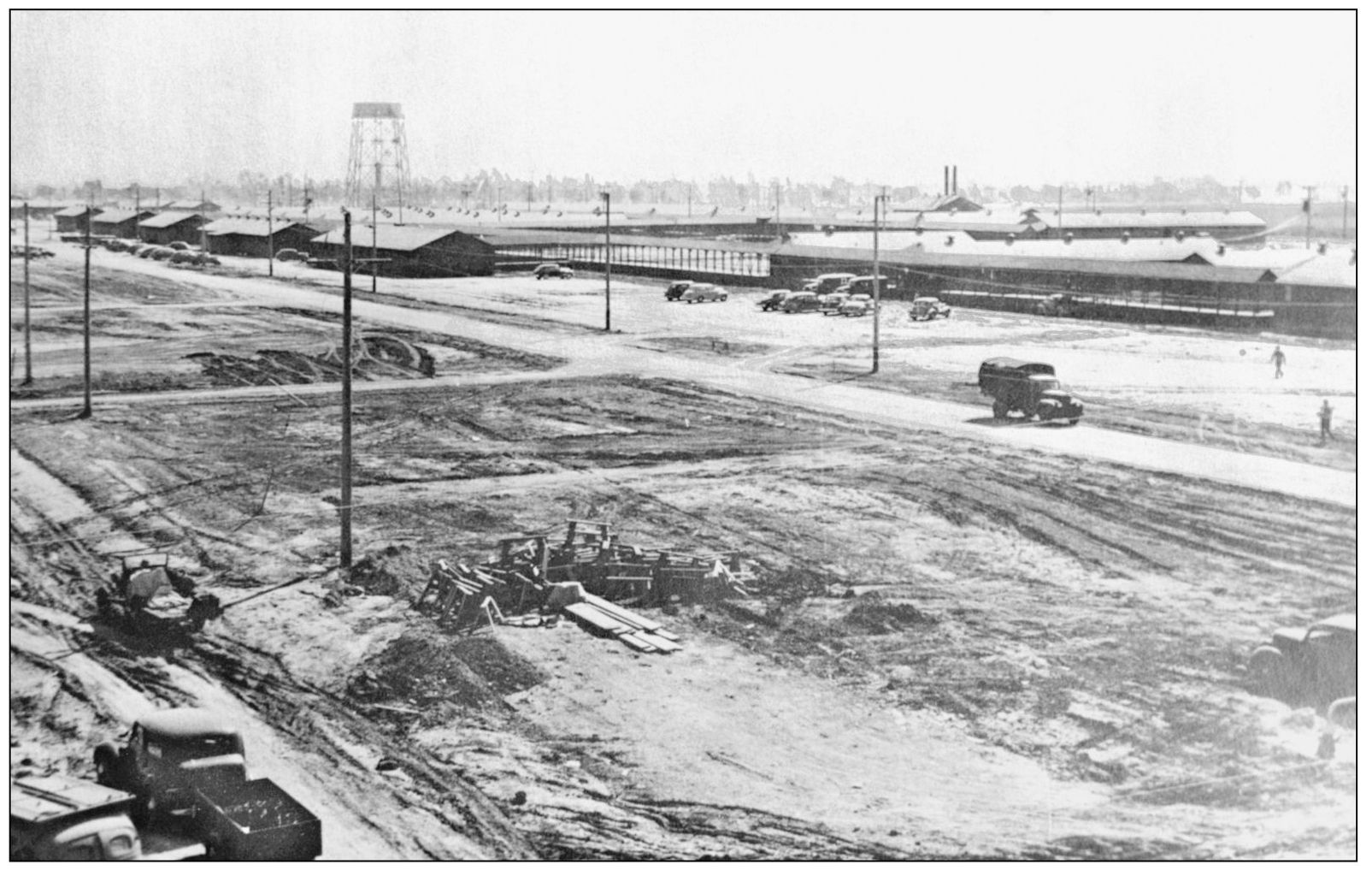 A 1940s agricultural plant in Santa Ana is shown above Immigrant workers - photo 8