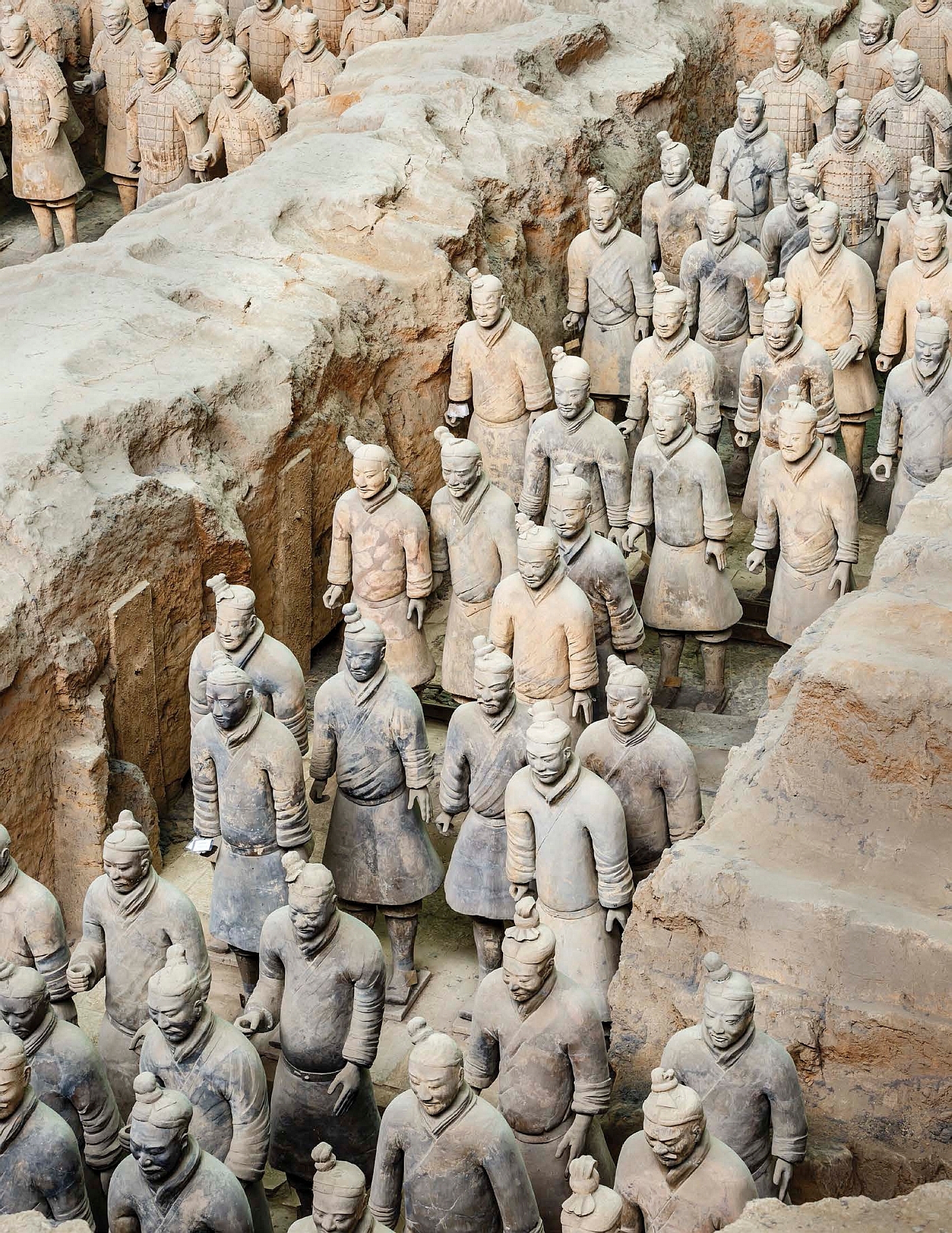 Thousands of terra-cotta soldiers surround the burial site of Chinas first - photo 10