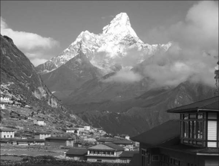 Ama Dablam mountain from Khumjung village in the Khumbu Prologue We were - photo 4