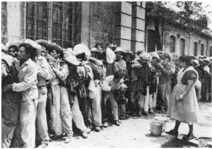 photo 5 Lines of aspirantes and woman water vendor La Ciudadela c 1945 As - photo 7