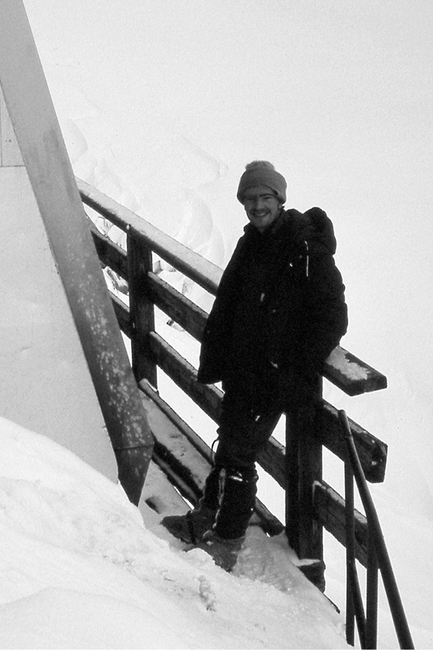 Steve Monks outside the Leschaux Hut January 1981 I didnt climb mountains - photo 3