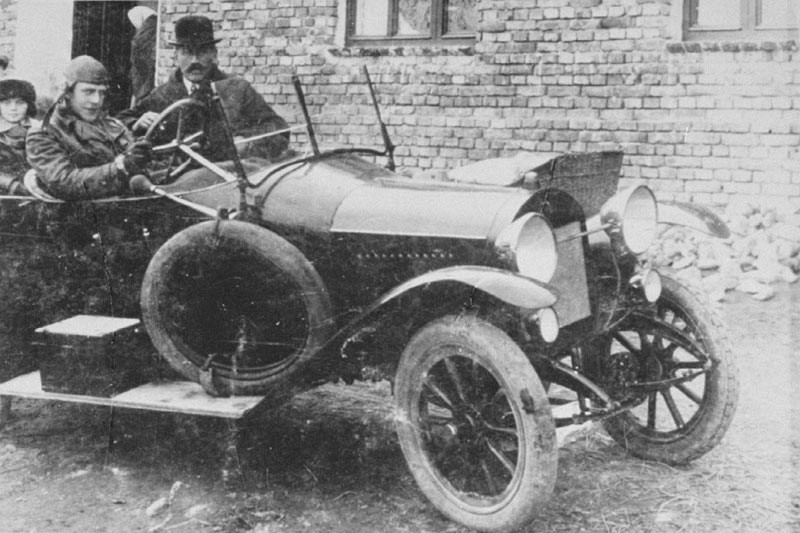 Outside their house Oskar Schindler sits in his roadster with his father - photo 5