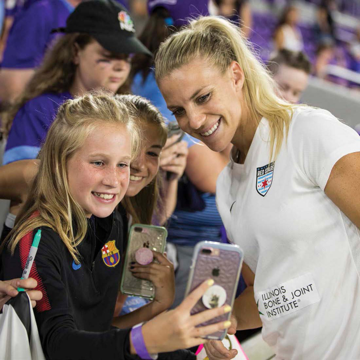 CONNECTING WITH HER FANS HAS ALWAYS BEEN IMPORTANT TO ERTZ Ertzs success - photo 5