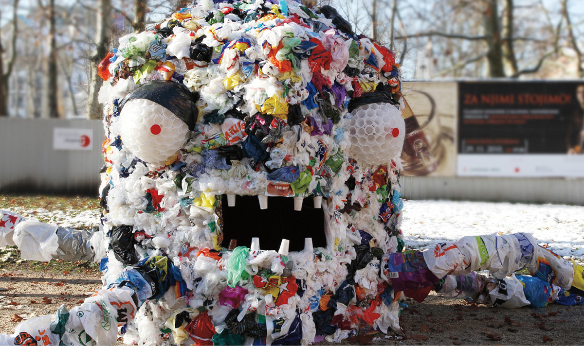 Beware the scary waste monster This awareness-raising sculpture spreads its - photo 2