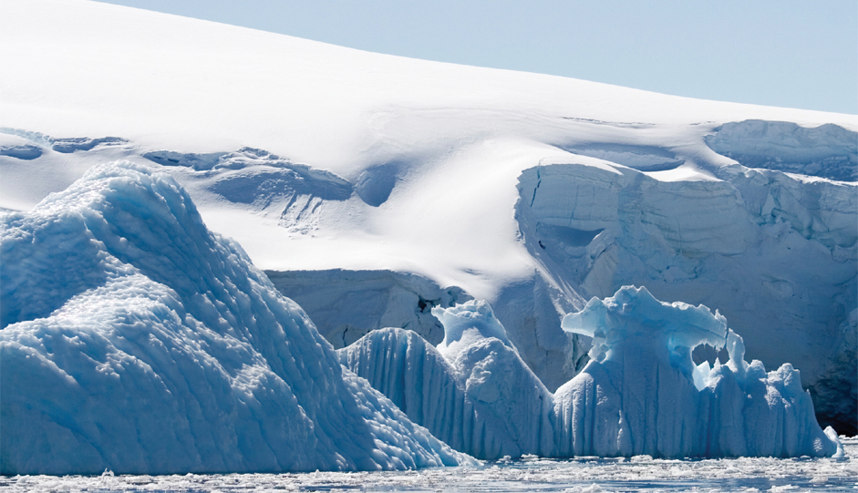 Image Credit 2011 Photos com The amazing icy landscape of Antarctica - photo 6