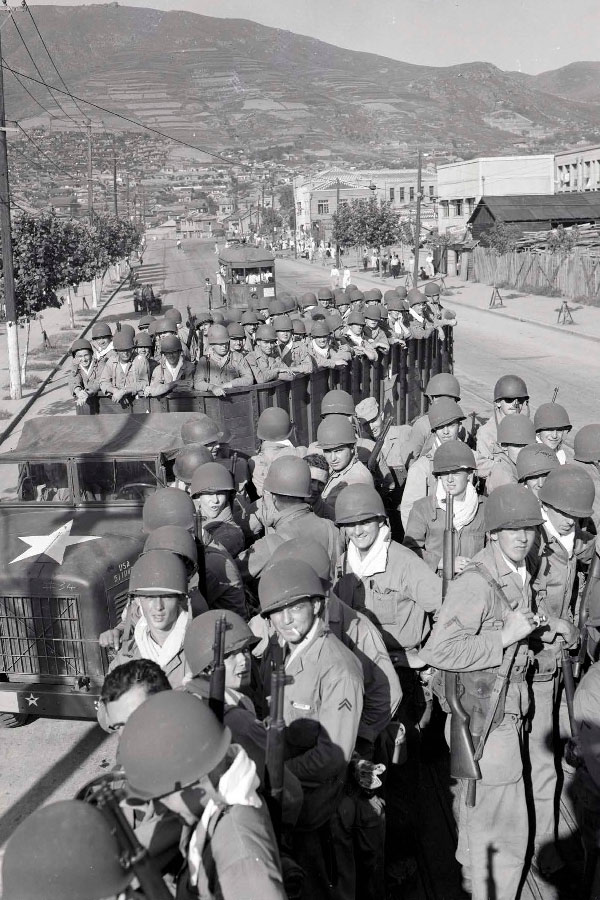 August 1950 US Marine troops arriving in Pusan Korea INTRODUCTION Changing - photo 3