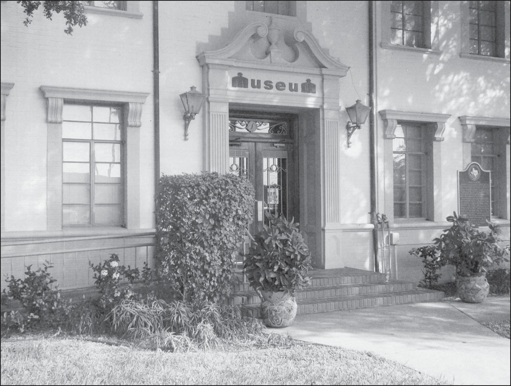 In 1939 John H Shary broke ground for a new two-story office building - photo 2