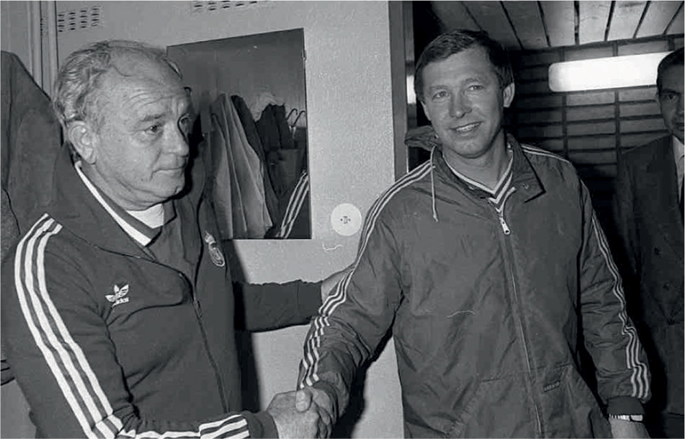 Real Madrids legendary coach Alfredo Di Stfano was wrong-footed when Ferguson - photo 9
