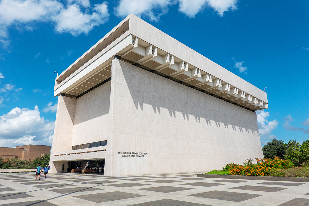 BLAZE PROSHUTTERSTOCK ARCHITECT GORDON BUNSHAFT Austins Top Experiences - photo 12