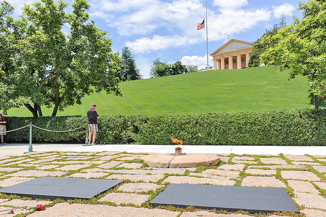 VICTOR LAFUENTE ALONSOSHUTTERSTOCK Washington DCs Top Experiences - photo 12