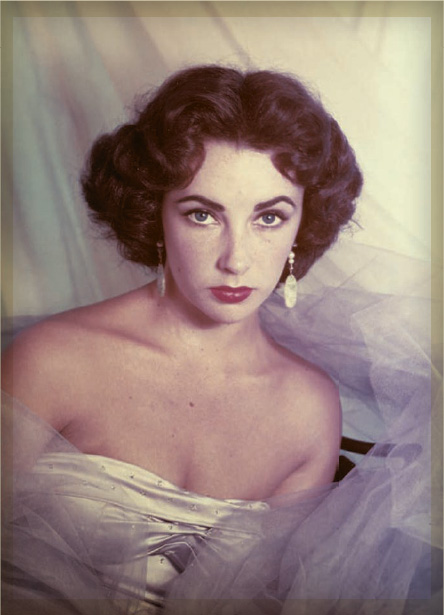 ELIZABETH TAYLOR A Shining Legacy on Film CINDY DE LA HOZ Photographs from the - photo 1