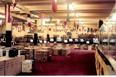 Undated photo of Luskins flagship Florida store in Hollywood Photo courtesy - photo 2