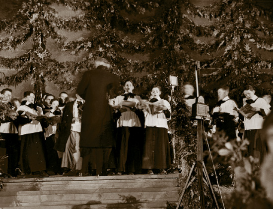 In December of 1933 the Paulist Choristers opened a week of Christmas caroling - photo 9