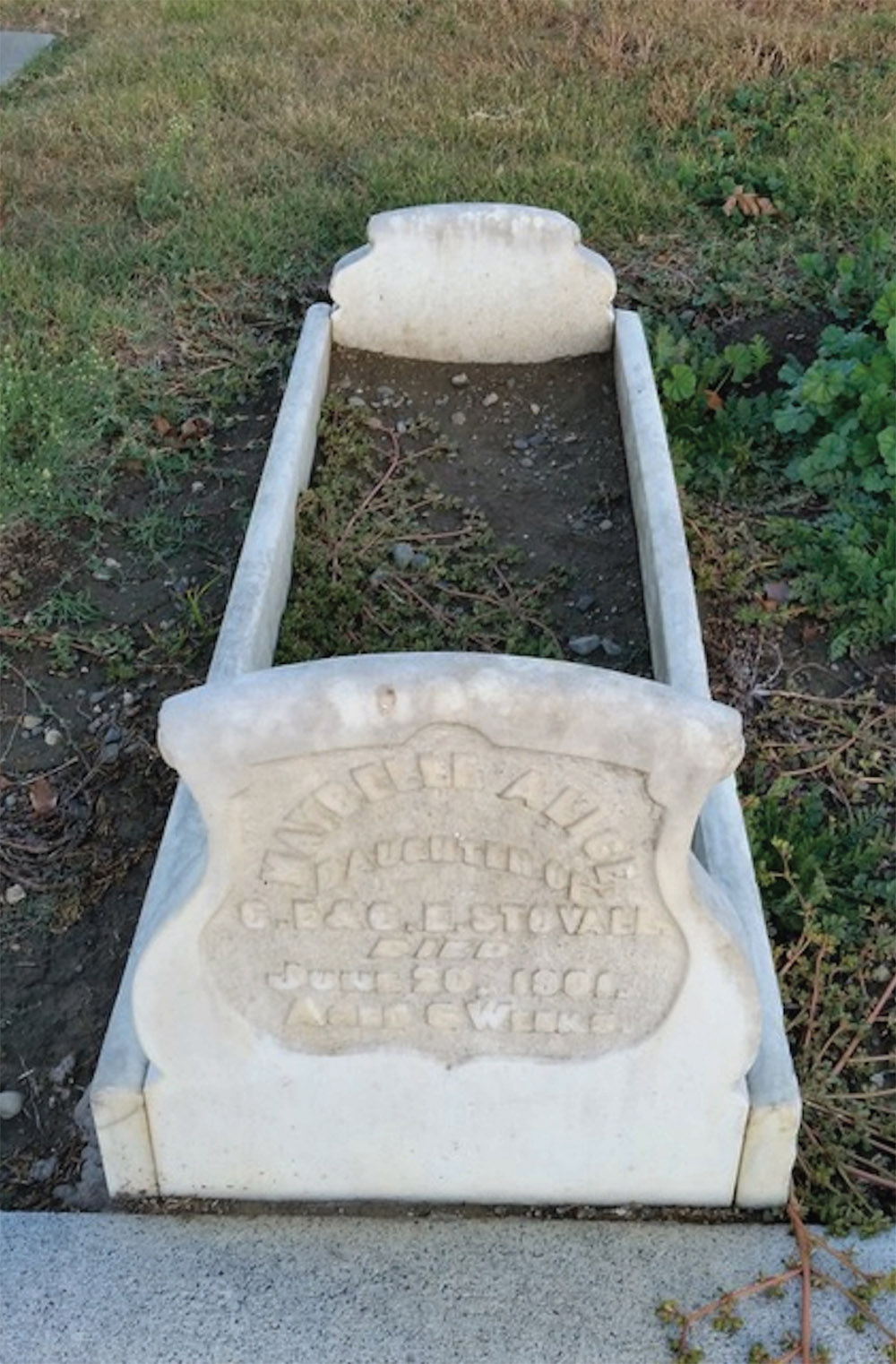 Grave of Maybelle Alice daughter of C E and C E Stovall June 20 1901 - photo 3