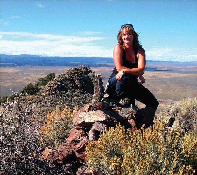 The author on Tres Orejas New Mexico WOMAN in the Wild FALCON An - photo 2