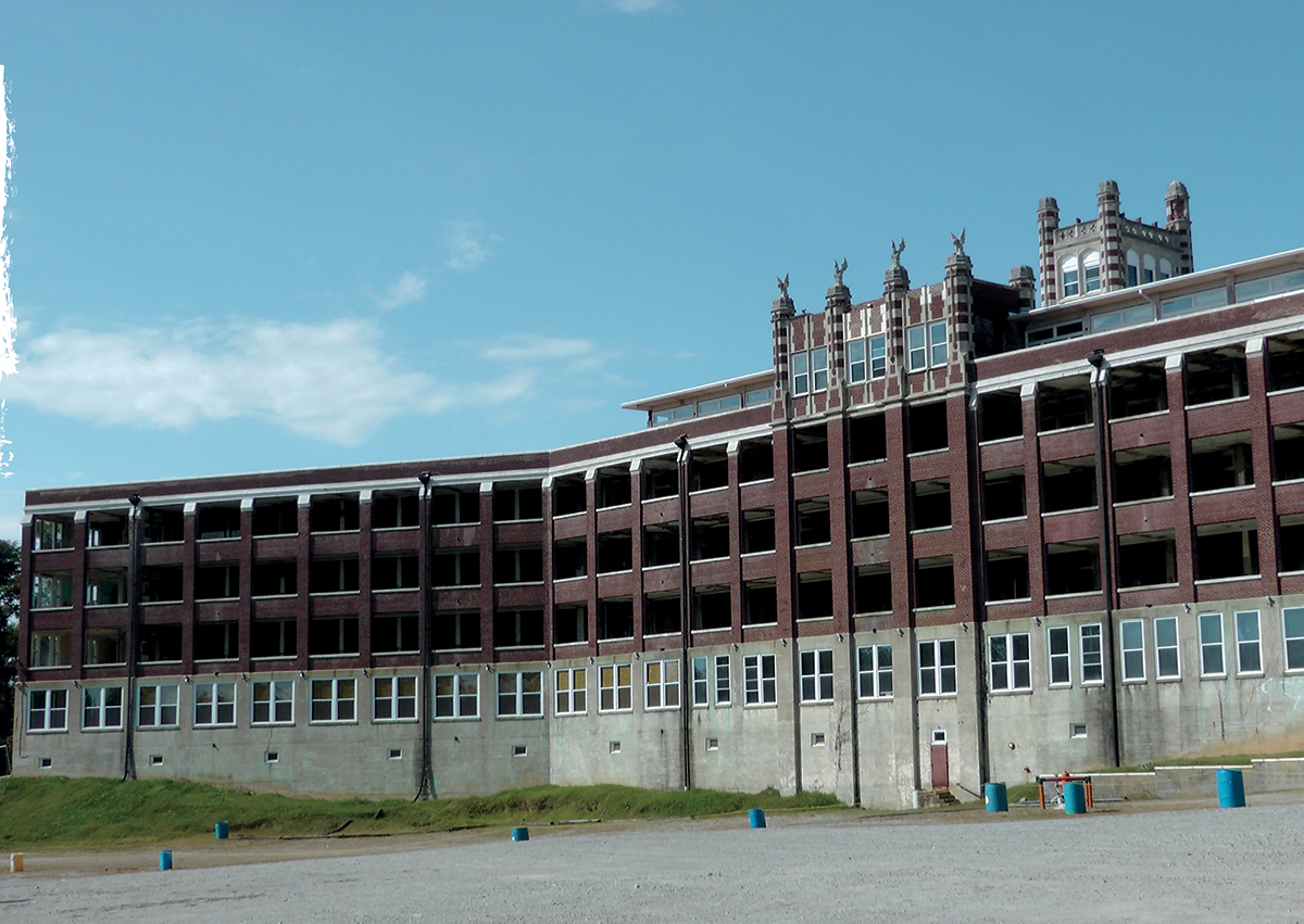 Waverly Hills has been empty since 1981 But it remains a popular attraction - photo 6